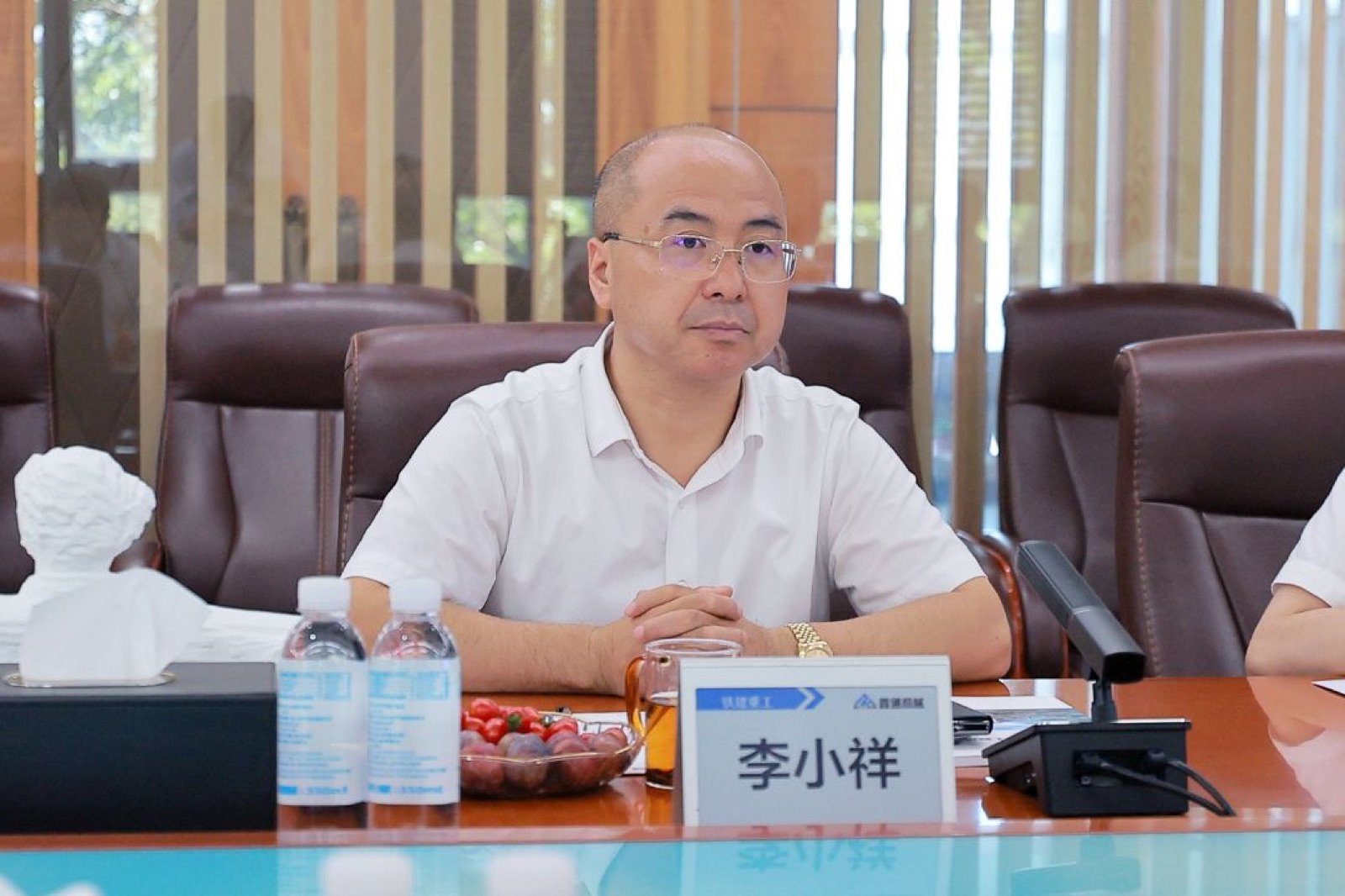 7 Mr. Li Xiaoxiang, Chairman of Siton Machinery, accompanied the delegation during the factory tour and attended the subsequent meeting